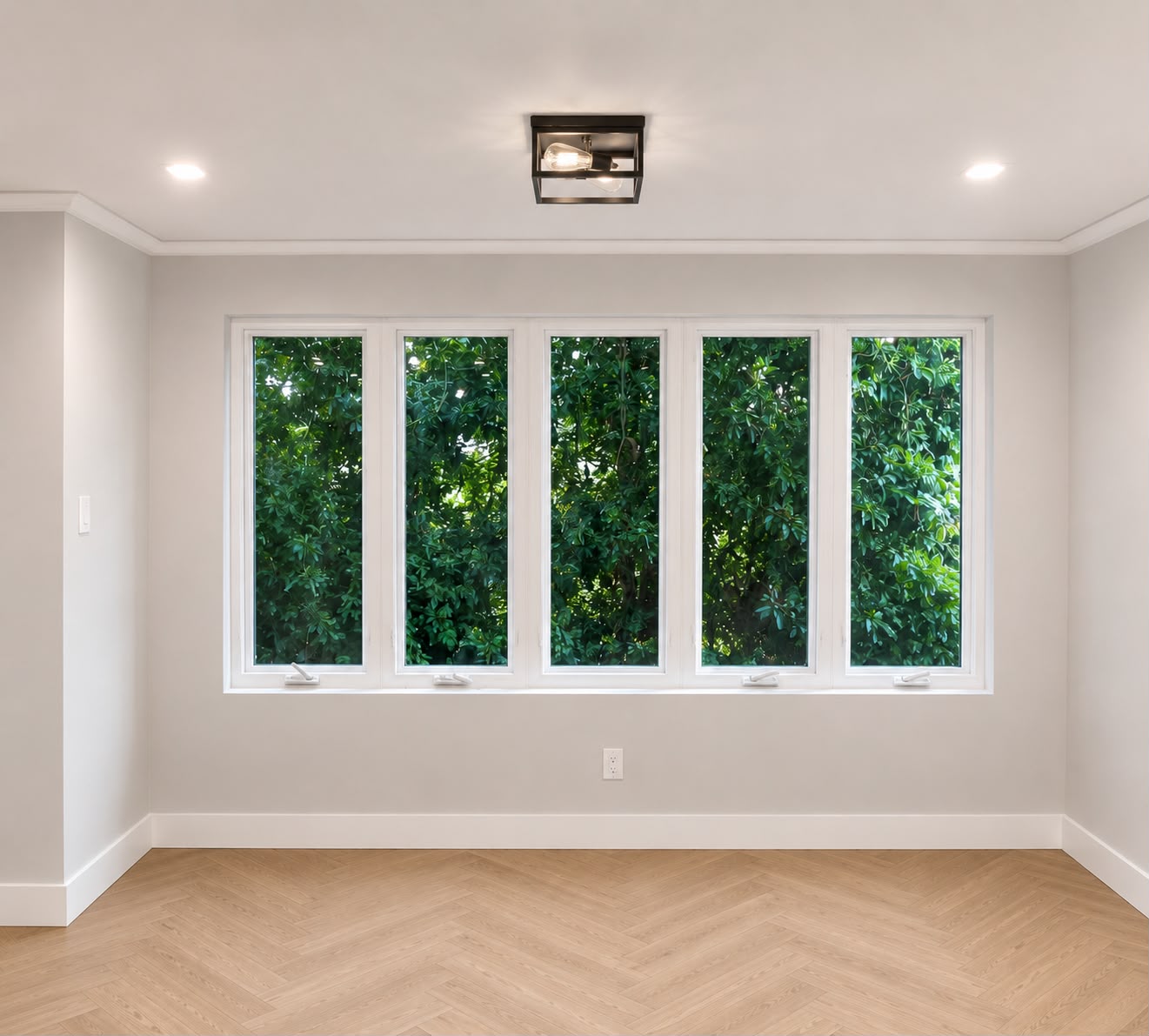 Supplied property photographs and details for 2261 East 72nd Street · Unit 1